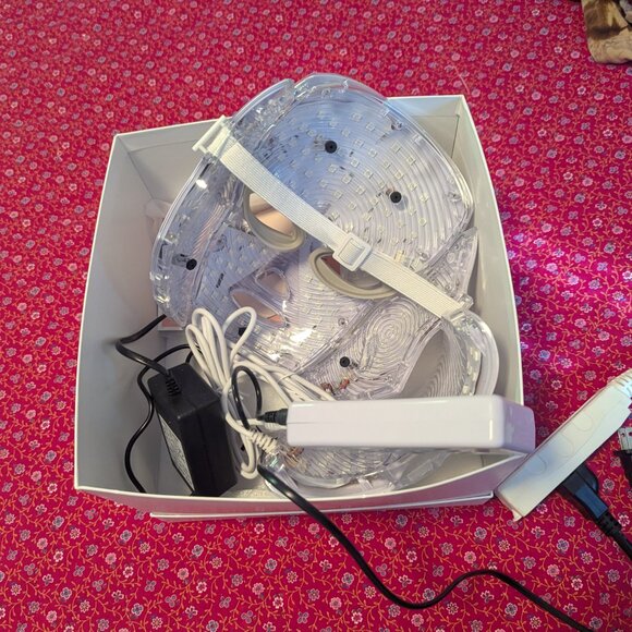 NWT Evertone OmniGlow Face Neck Mask 7 LED Colors Microcurrent Skin Rejuvenating - Picture 6 of 10